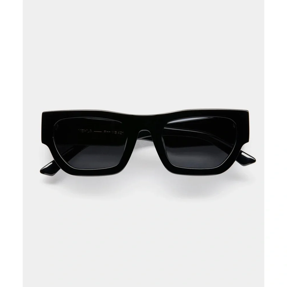 Vehla “FINN” sunglasses in black/smoke - Picture 1 of 3
